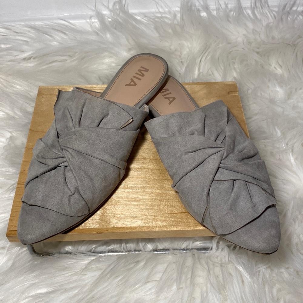 Pointed toe mules